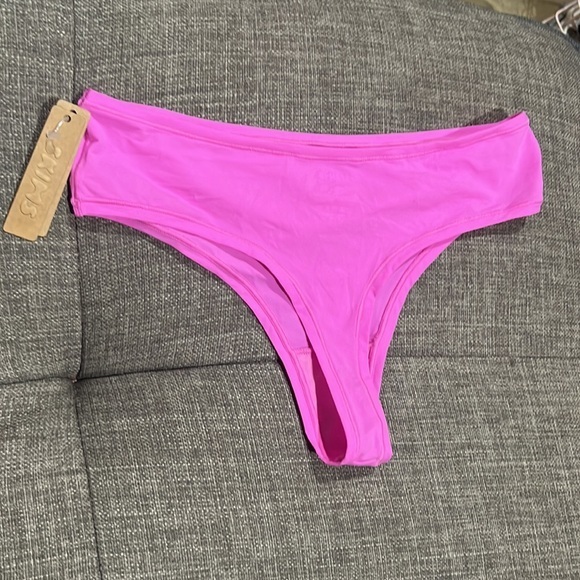 Skims Fit Everybody Thong - Picture 5 of 7